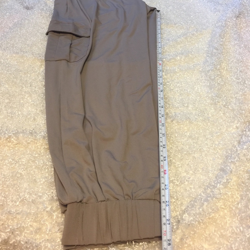 Lisa Rinna Collection Tan Ankle Pants, Cargo Pockets, Utility Style, Size M - Picture 8 of 8